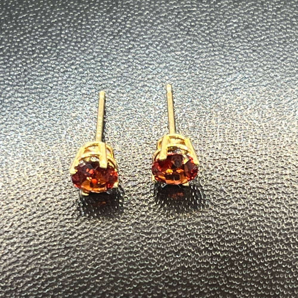 14k yellow gold red stone solitaire stud earrings 4 prong - Picture 13 of 16